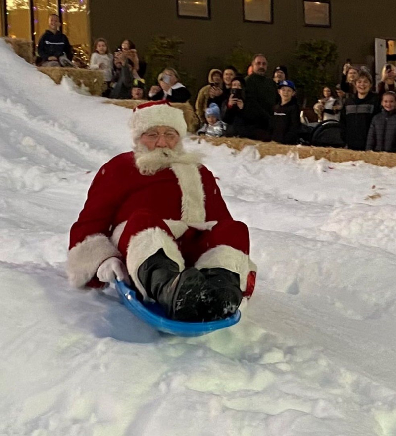 kids sledding