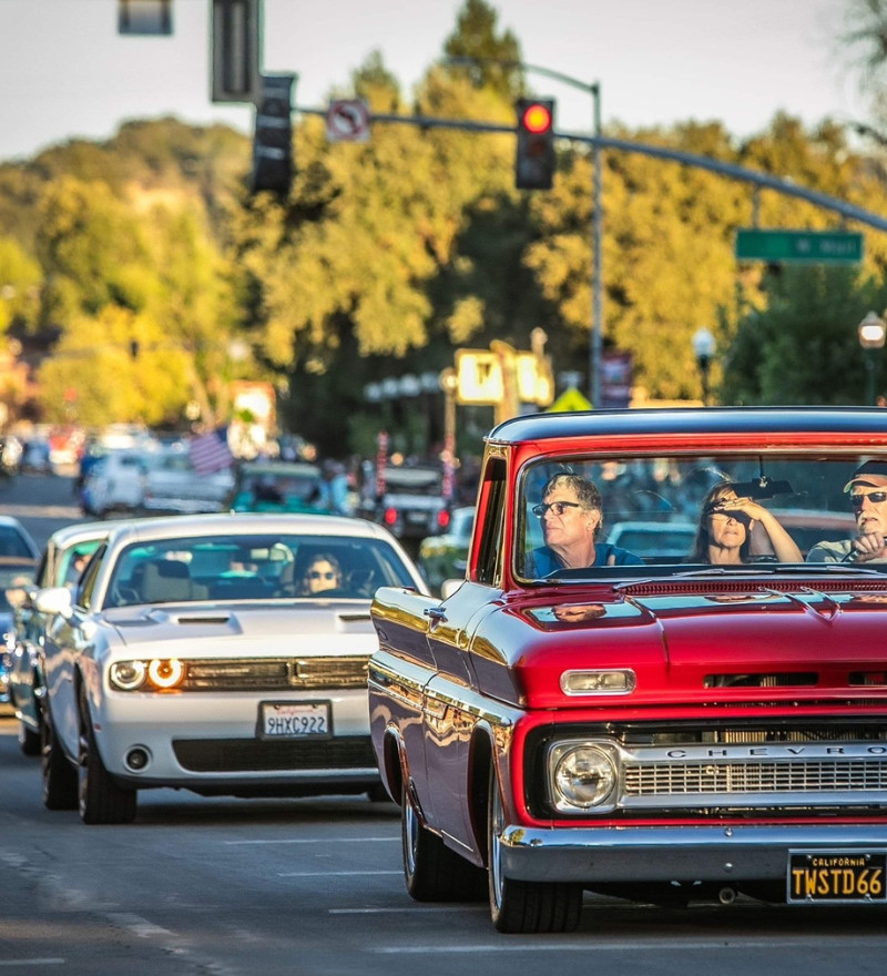 people in cars at cruise night