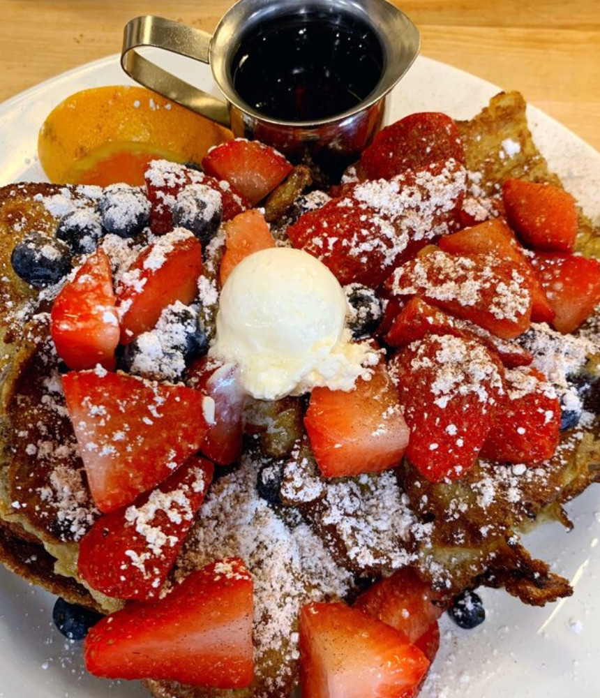 pancakes with berries